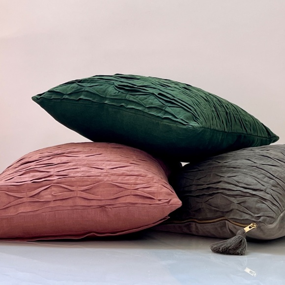 Southern Living Pintuck rust pillow cover - Picture 6 of 6